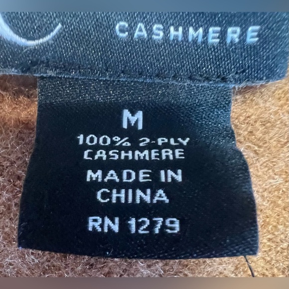 C by Bloomingdale’s | women’s cashmere sweater. Size: M - Picture 4 of 10